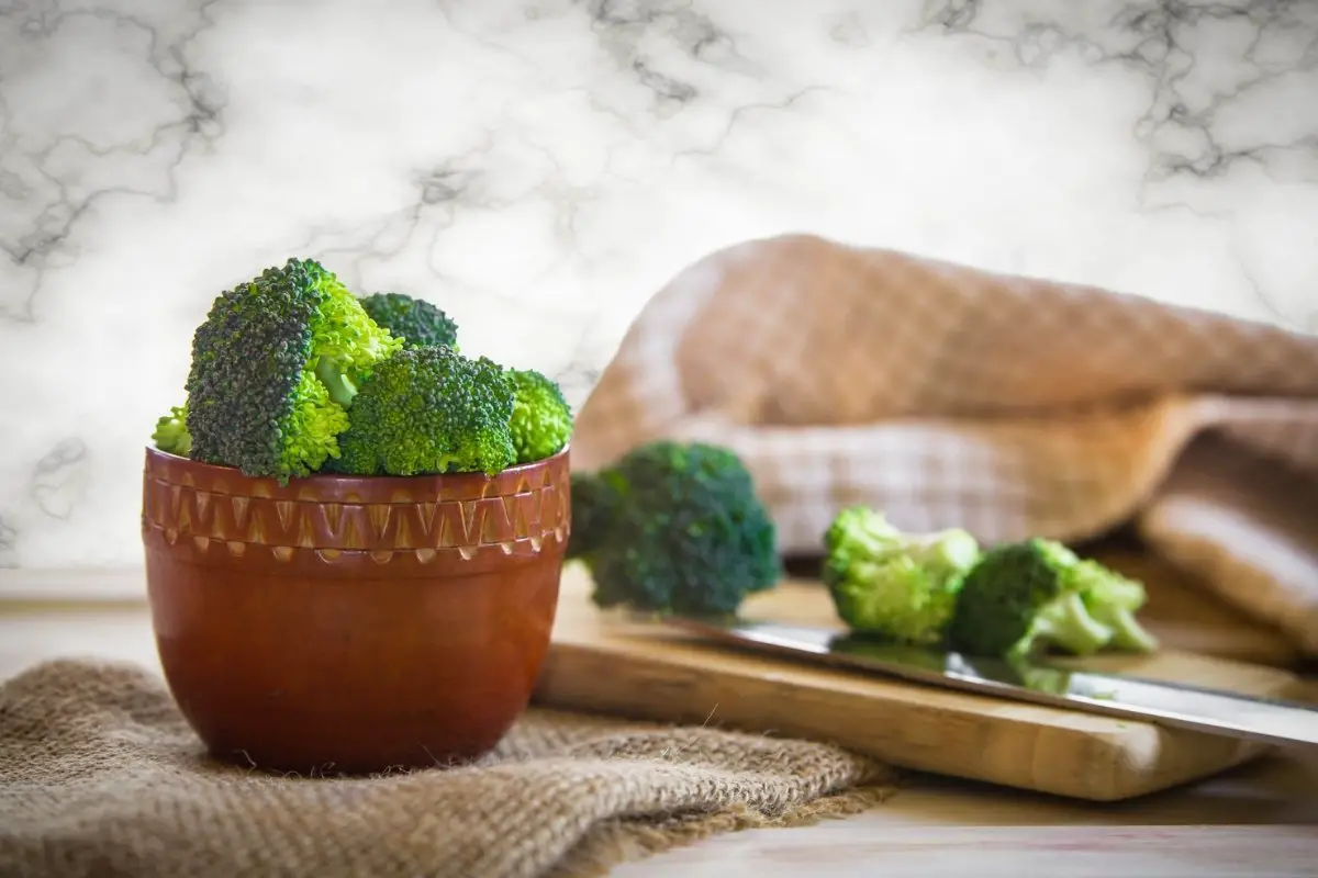 Simple Steps On How To Cut Broccoli